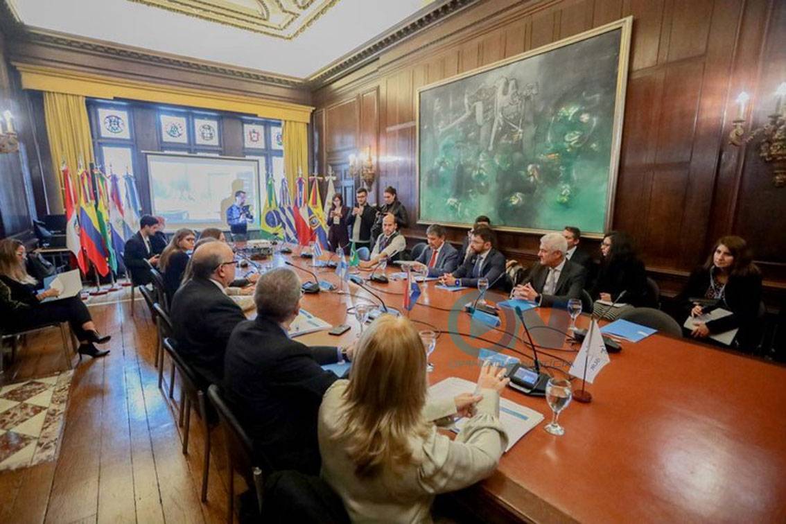 Ministros da América do Sul trocam experiências da área social durante encontro na Argentina